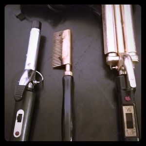 Curling iron set that also comes with clippers